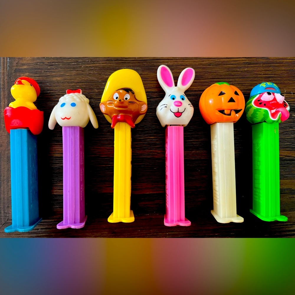 Lot of vintage Pez dispensers